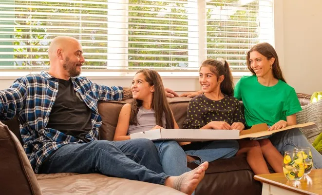 900 x 550 Pizza Family